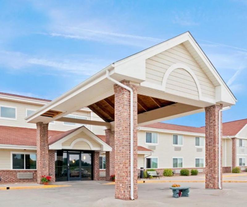 Americinn By Wyndham Нортфийлд Екстериор снимка
