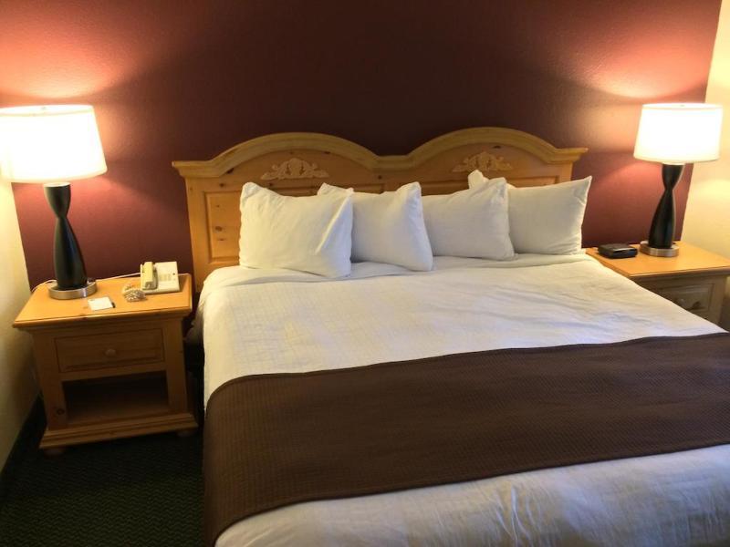 Americinn By Wyndham Нортфийлд Екстериор снимка